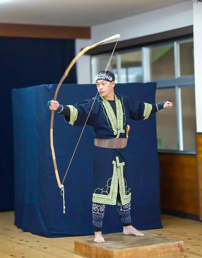 アイヌ文化に触れる子どもの様子
