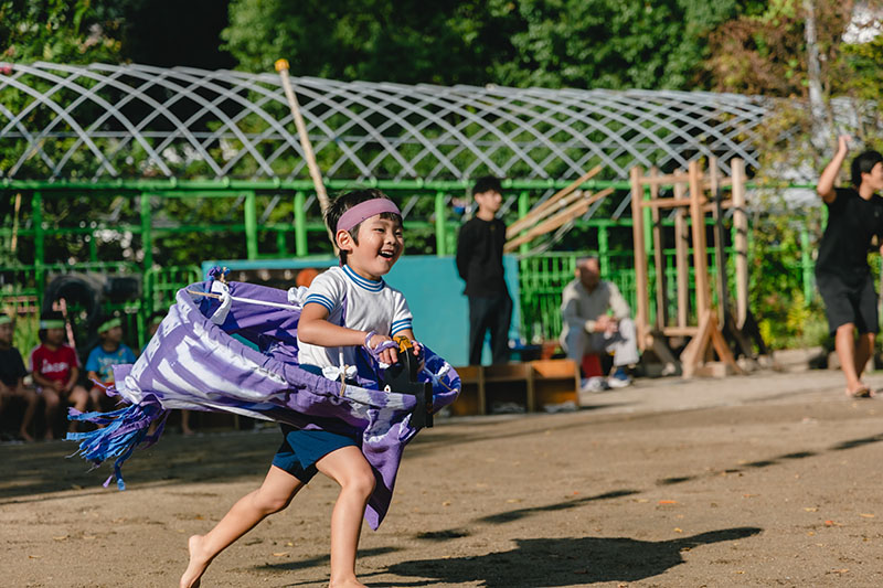 運動会で演目に取り組む子どもたちの様子