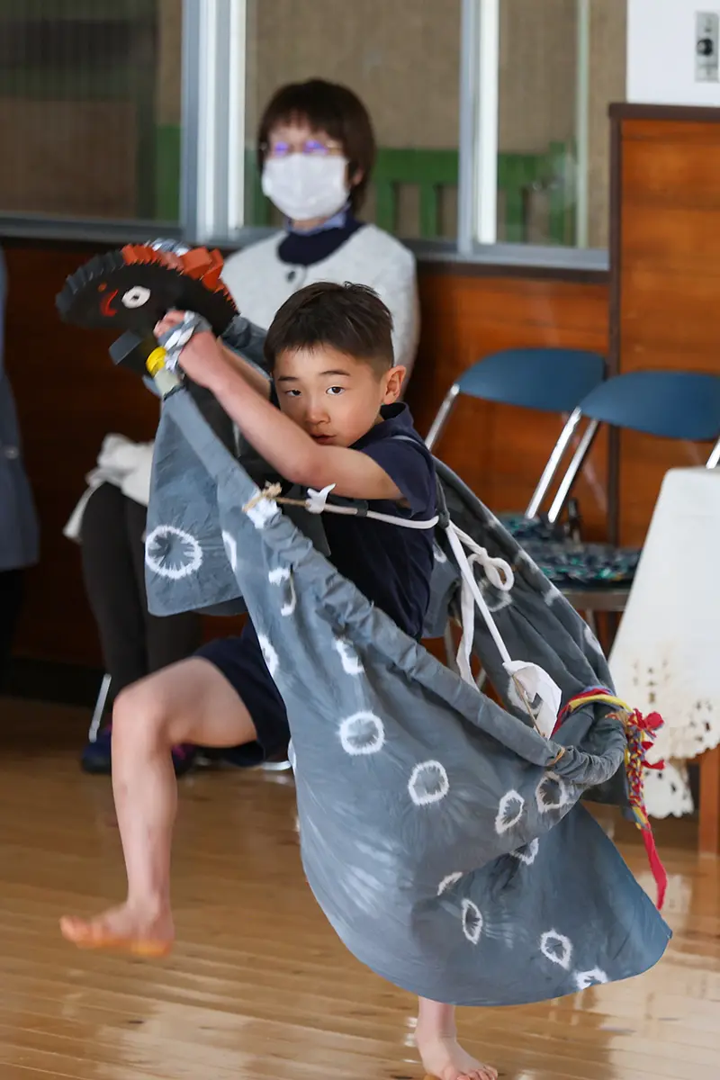 荒馬踊りの演目に取り組む子どもの様子