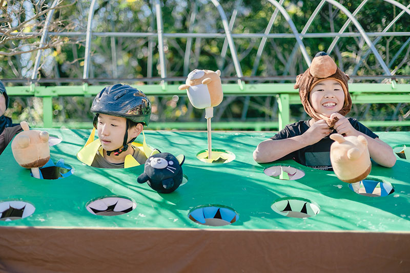 バザーで遊びを楽しむ子どもたちの様子