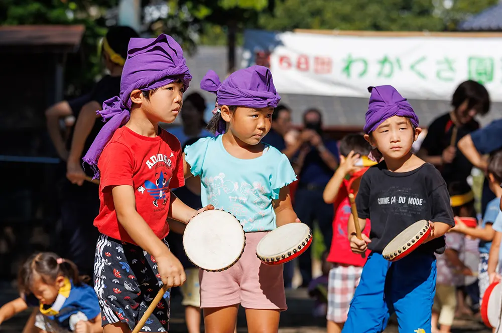 エイサー踊りの発表に参加する子どもたちの様子
