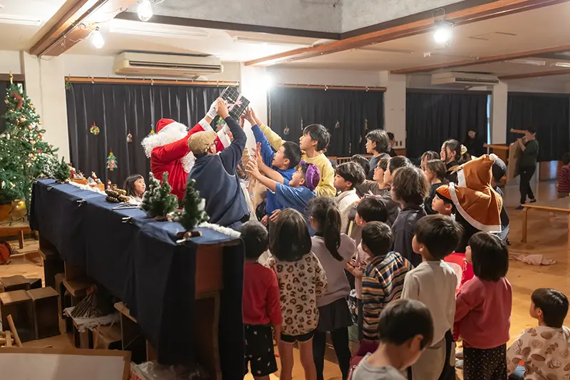 クリスマス会を楽しむ子どもたちの様子