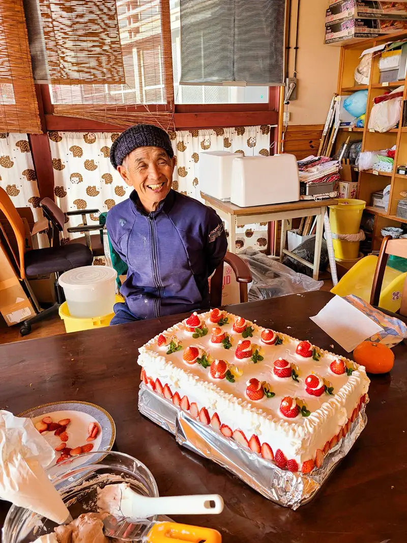 ケーキ作りを体験する子どもたちの様子