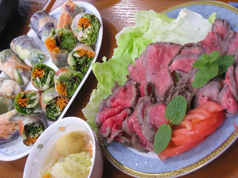 クリスマス行事の食事のひとコマ