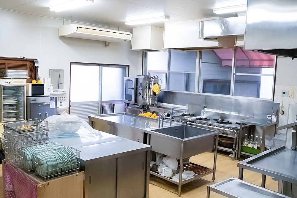 園で給食を調理する給食室の様子