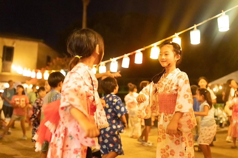 お祭りで遊びを楽しむ子どもの様子