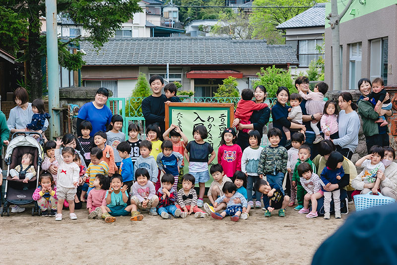 入園式で新しい園生活を迎える子どもたちの様子