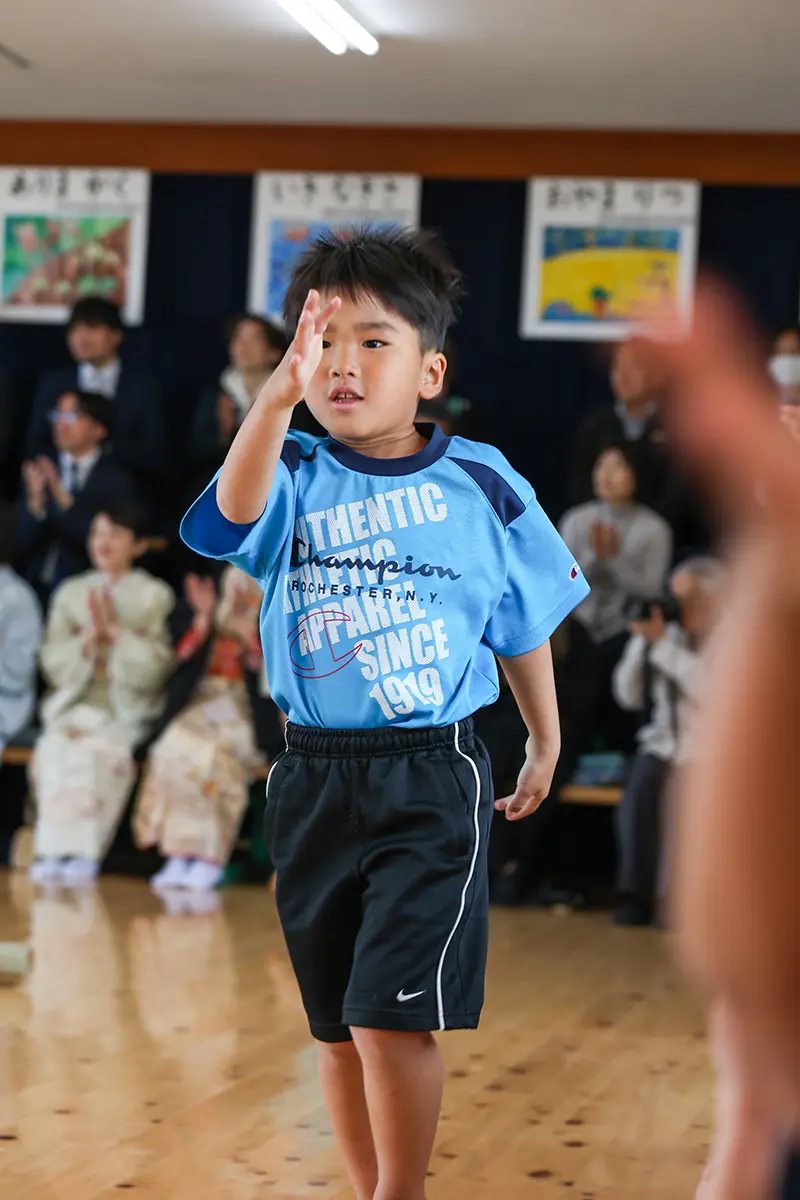リズム運動の活動で笑顔の子どもたちの様子